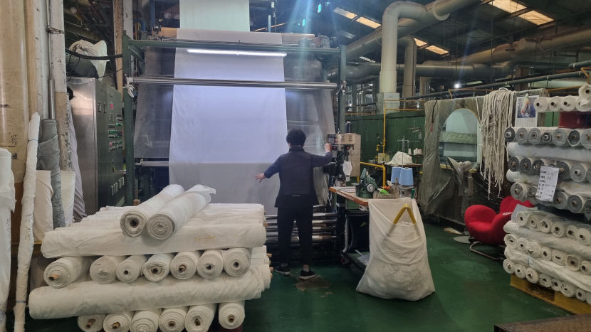 A factory showing the cloth making process.